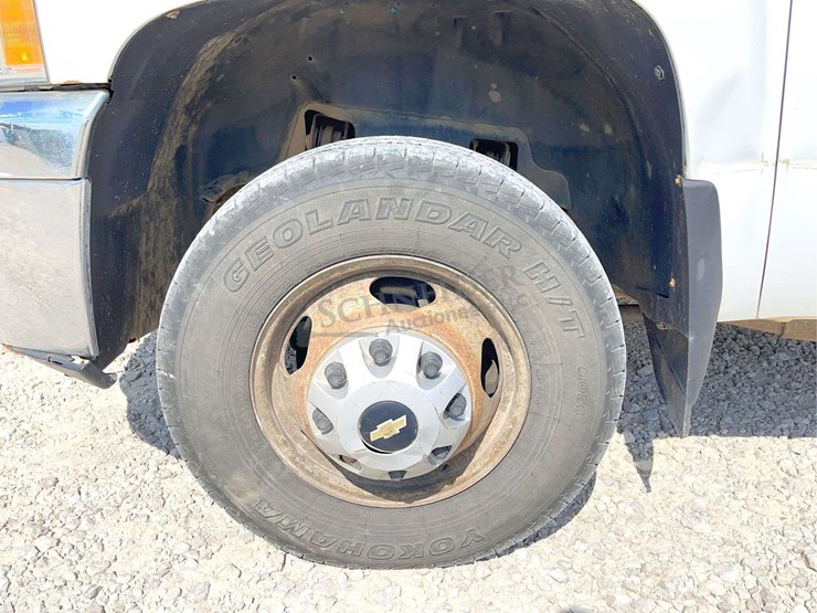 2012-chevrolet-3500-image-51