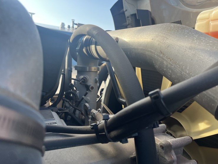 2011-international-7600-image-28