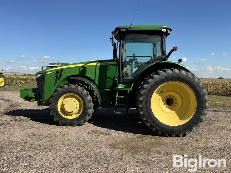 2011-john-deere-8235r-image-8