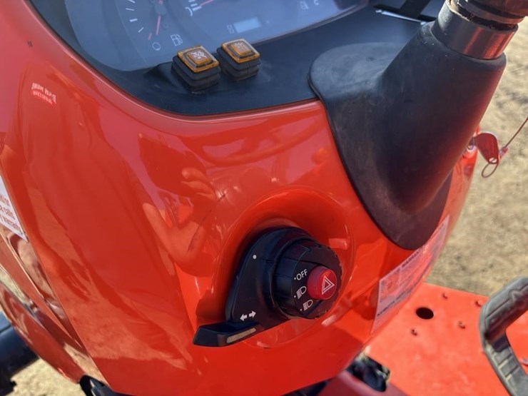 2021-kubota-l4701d-image-22