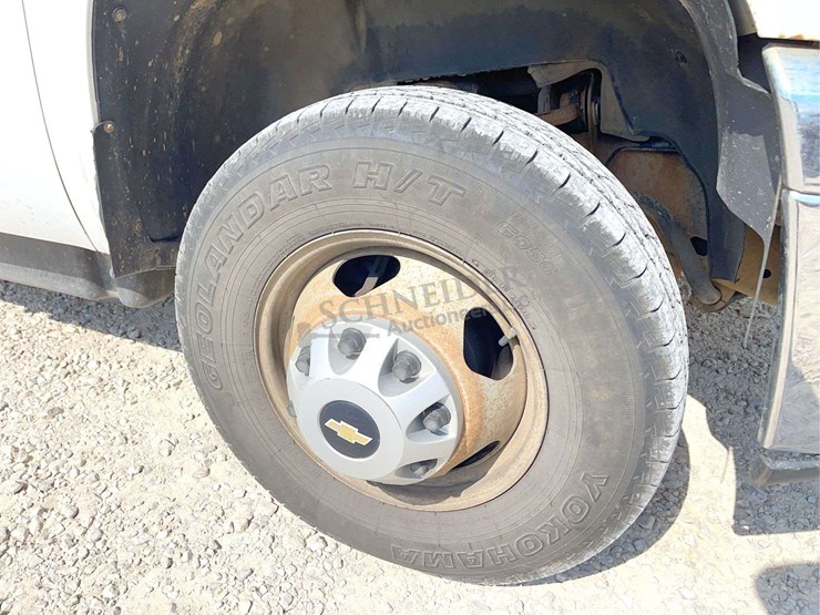 2012-chevrolet-3500-image-14