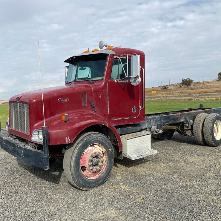 2003 PETERBILT 330