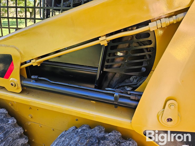 2007-caterpillar-226b3-image-9