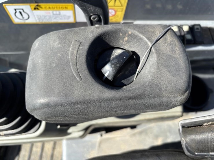 2022-takeuchi-tb240-image-34