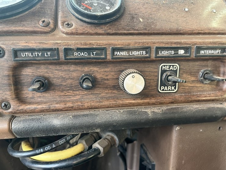 #5001-•-1988-freightliner-mb80-tandem-axle-dump-truck-image-62