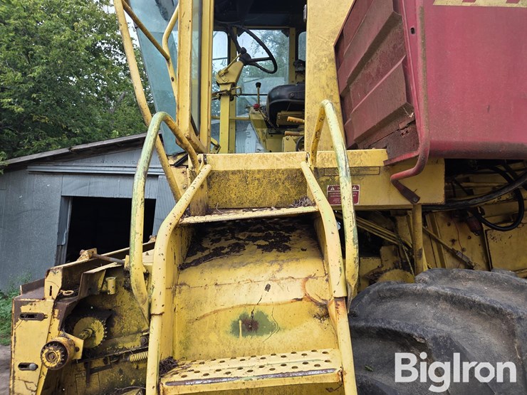 1977-new-holland-tr70-image-9