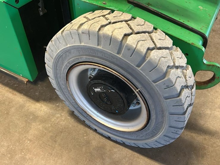 2017-jlg-e400a-image-17