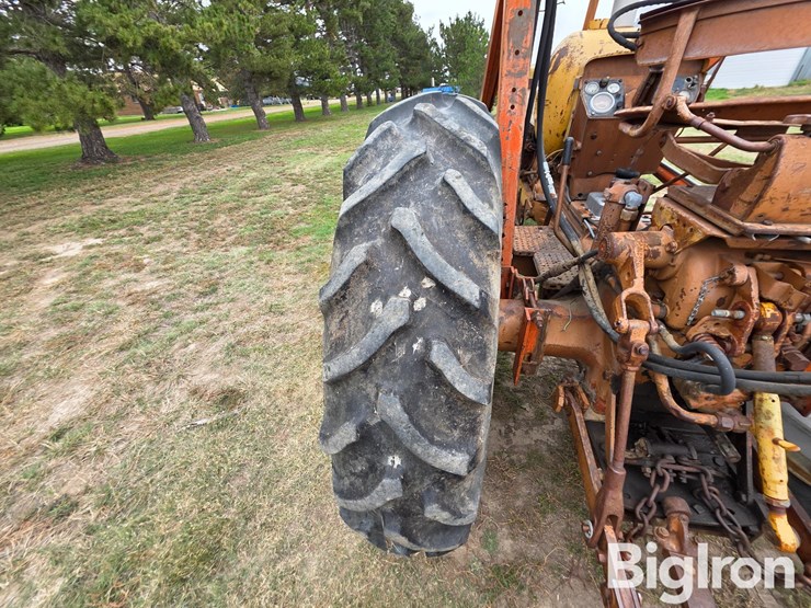 1965-minneapolis-moline-m670-image-12