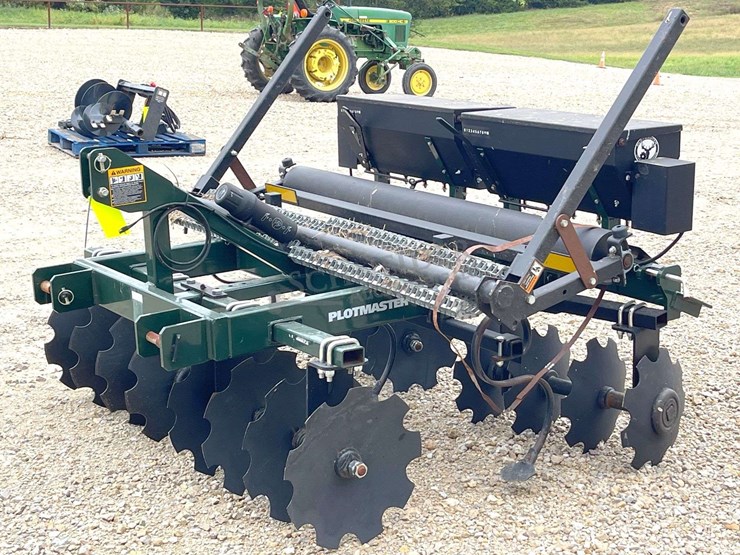 unused-plotmaster-6'-3-pt.-food-plot-disc-seeder,-from-the-estate-of-dr.-ken-buchmann-image-2