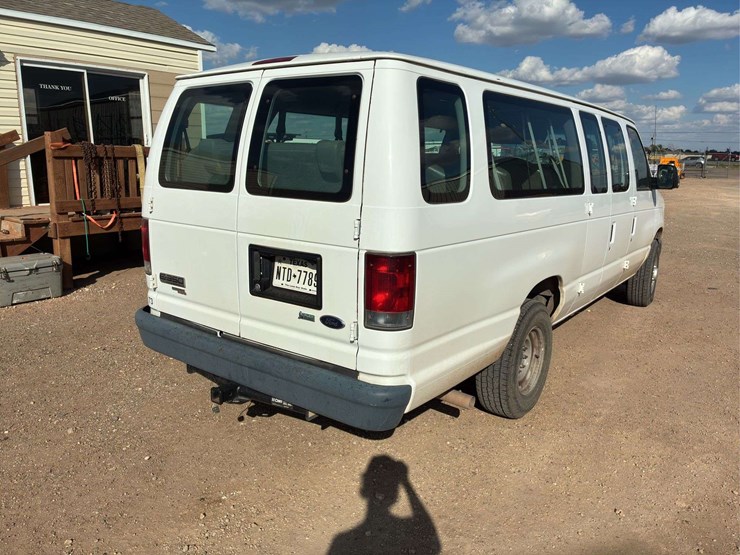 2012-ford-e350-image-3