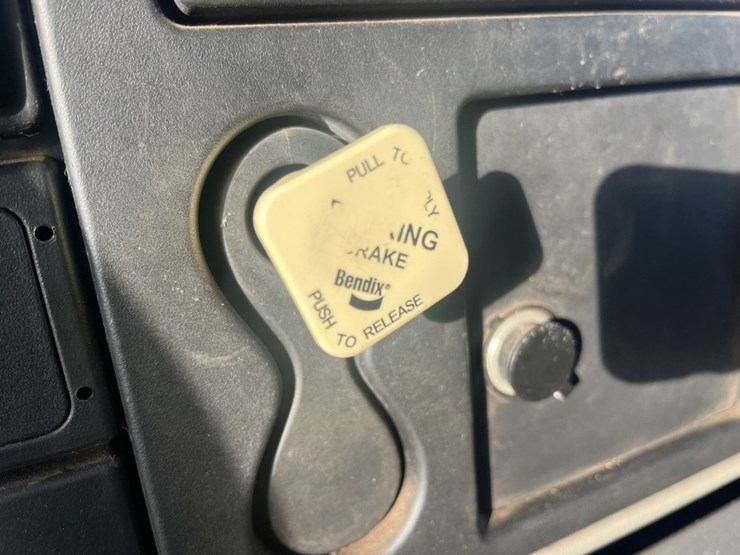 2011-international-7600-image-126