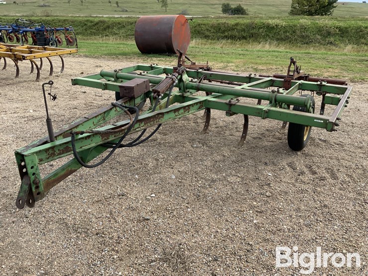 john-deere-100-image-1