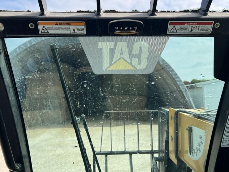 #102-•-2015-cat-th225c-telehandler-image-13