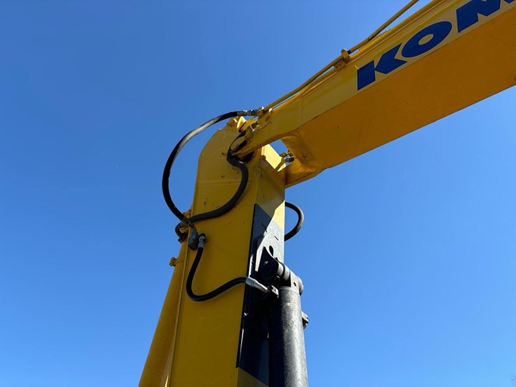 2014-komatsu-pc210-lc-10-image-22