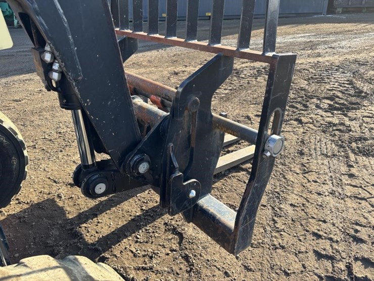 2017-jlg-g5-18a-image-12