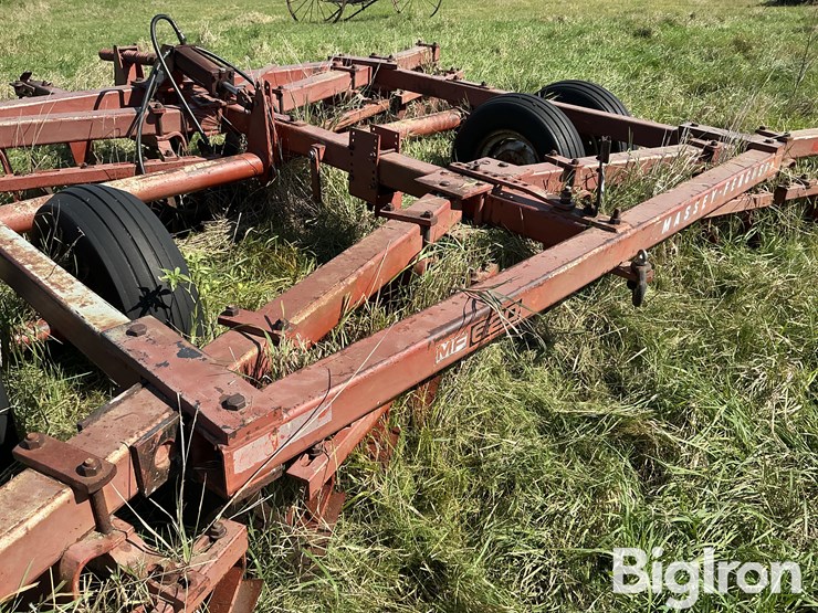 massey-ferguson-620-image-17