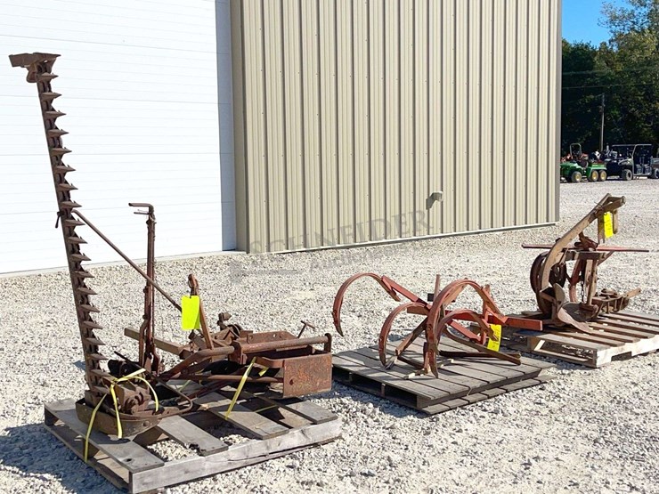 allis-chalmers-model-g-tractor-w/-implements-image-30