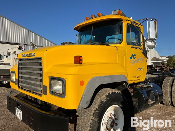 1997-mack-rd690s-image-9