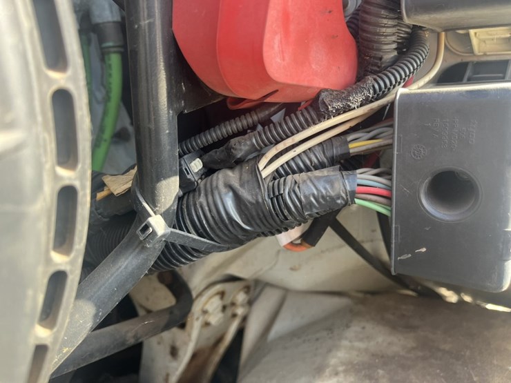 2011-international-7600-image-16