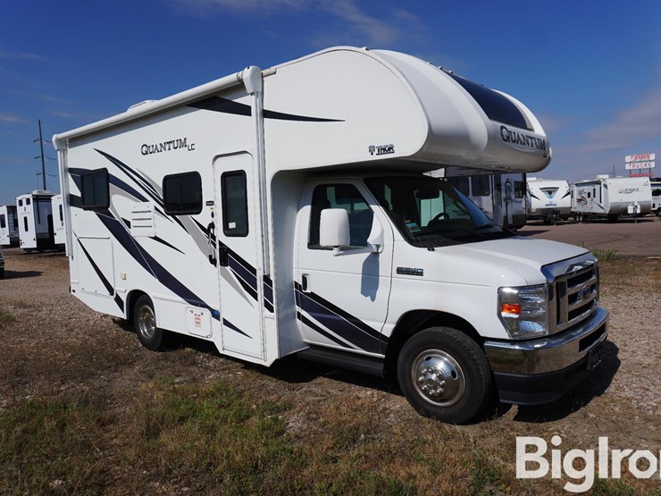 2022-ford-e350-image-3