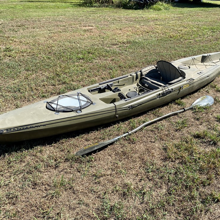 #70 • #178 • Manta Ray 14 foot kayak with paddle and Dolly