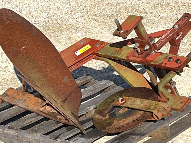 1-bottom-3-pt.-plow-w/-coulter,-from-the-estate-of-dr.-ken-buchmann-image-1