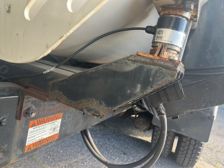 2011-international-7600-image-41