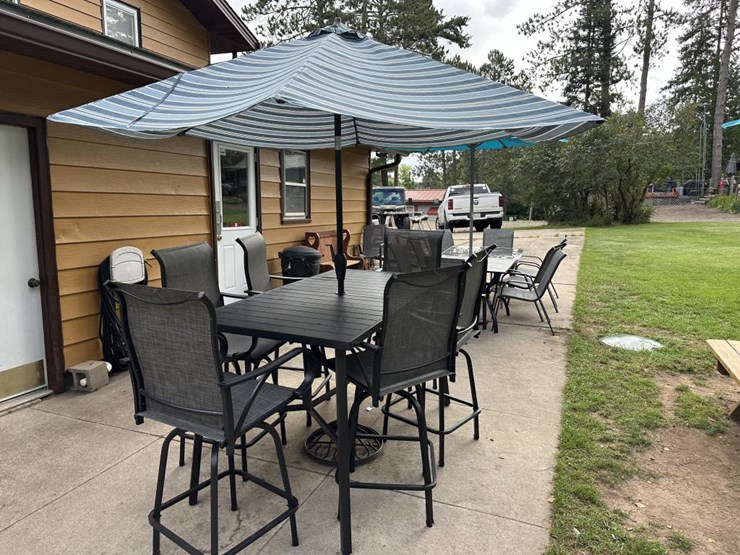 #100-•-waterfront-pub-with-4-bed/2-bath-apartment-image-15