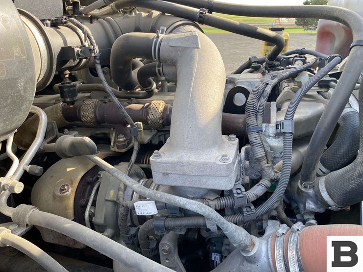 2014-hino-268-image-39