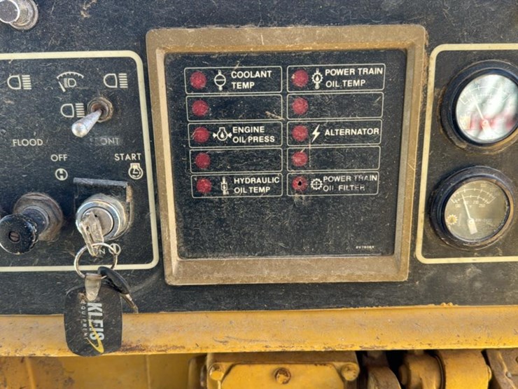 caterpillar-d4h-image-16