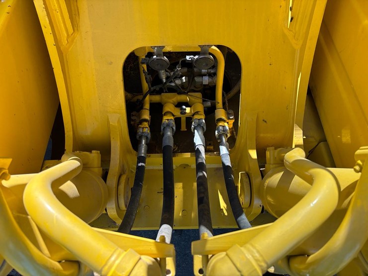 2014-komatsu-pc210-lc-10-image-23