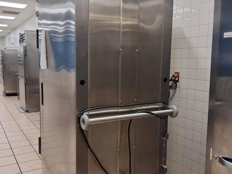 2005-delfield-refrigerator-commercial-image-3