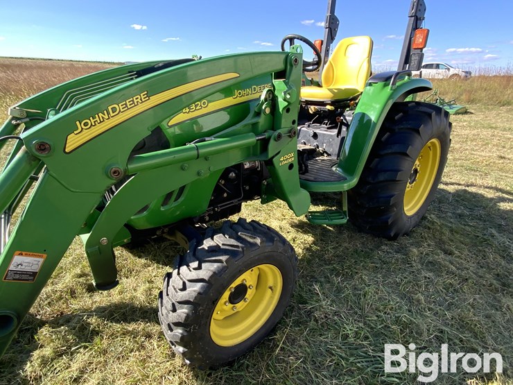 2004-john-deere-4320-image-17