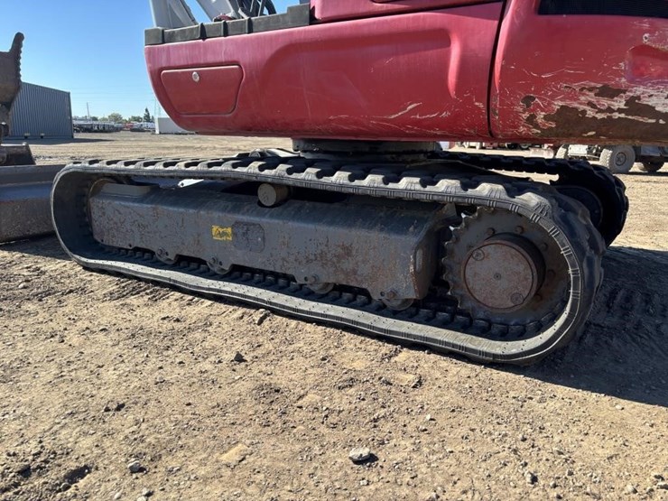 2022-takeuchi-tb240-image-22