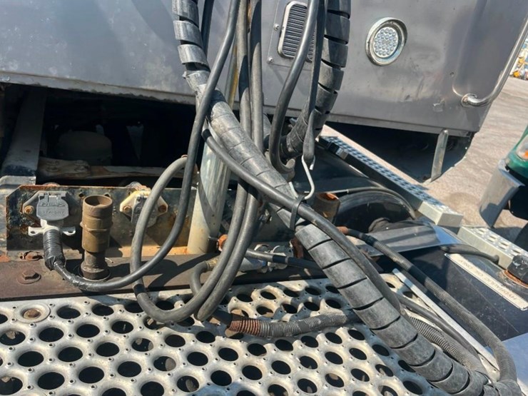 2018-western-star-4900-image-12