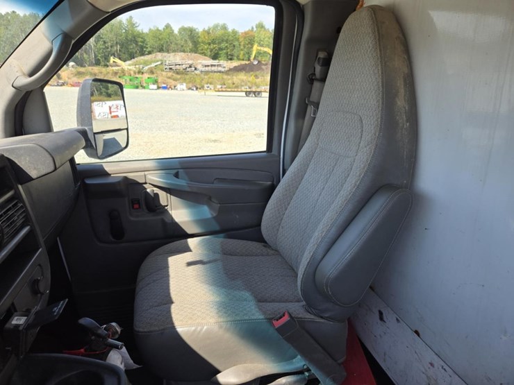 #5013-•-2015-chevrolet-4500-box-truck-image-65