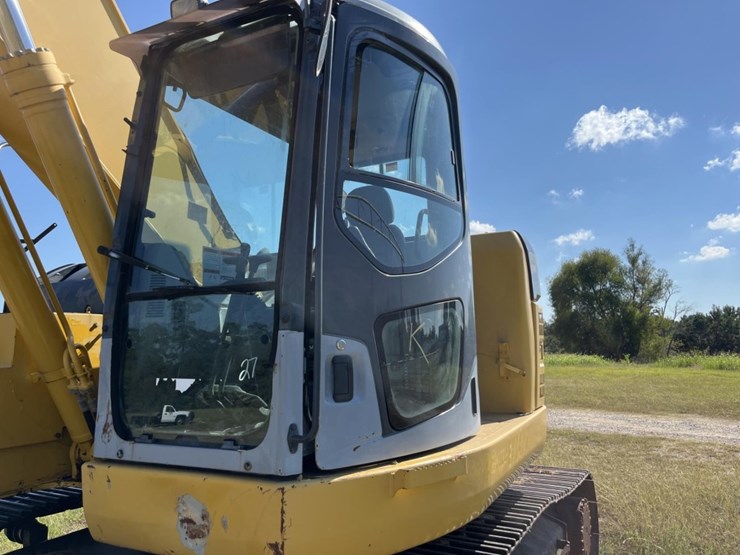 komatsu-pc228us-lc-image-45