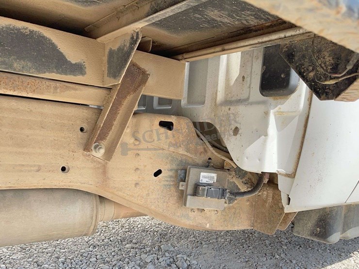 2012-chevrolet-3500-image-23