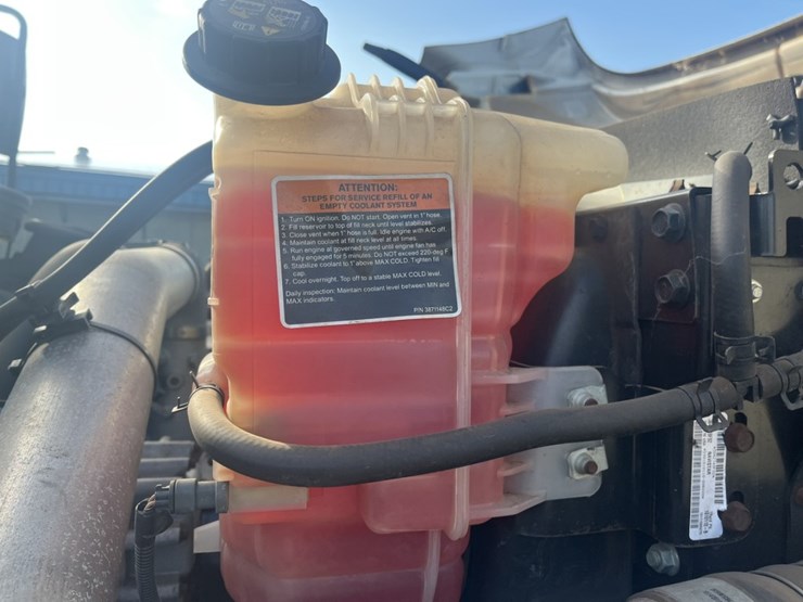 2011-international-7600-image-33