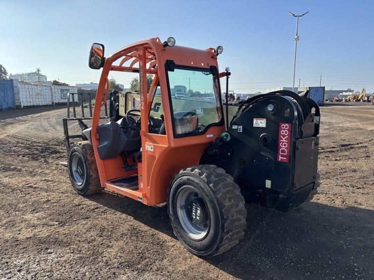 2017-jlg-g5-18a-image-4