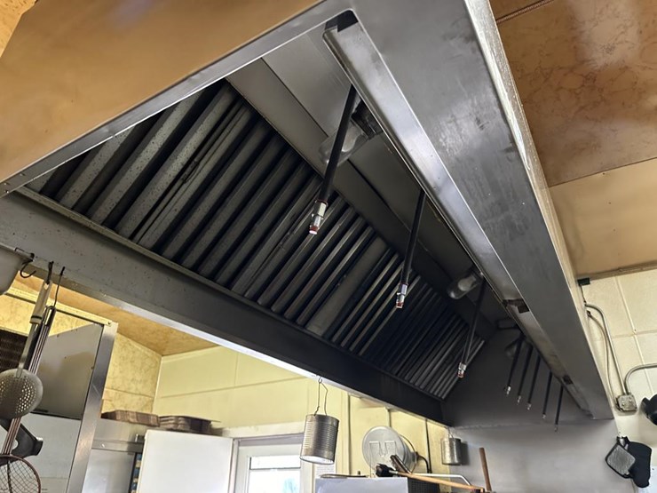 #100-•-waterfront-pub-with-4-bed/2-bath-apartment-image-75