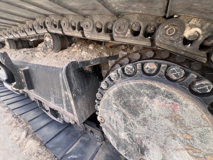 2021-caterpillar-395-image-21