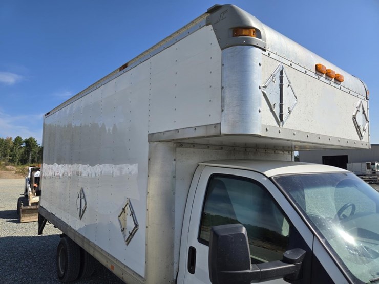 #5013-•-2015-chevrolet-4500-box-truck-image-19