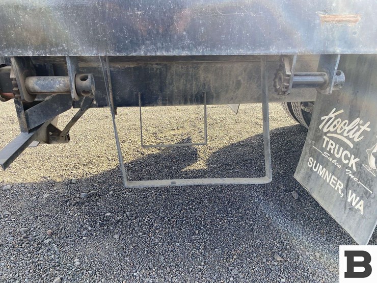 2014-hino-268-image-26