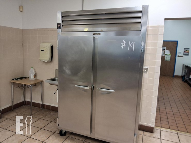 traulsen-refrigerator-double-door-commercial-image-1