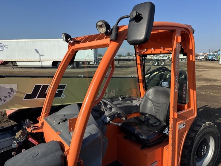 2017-jlg-g5-18a-image-21