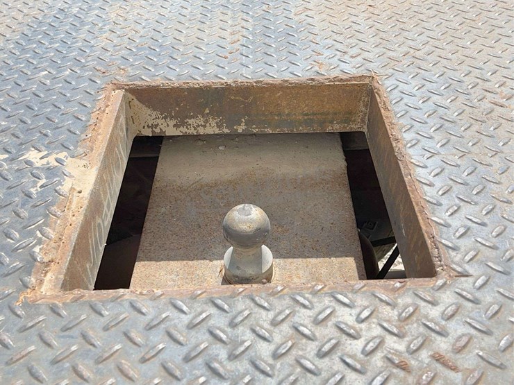 2012-chevrolet-3500-image-27