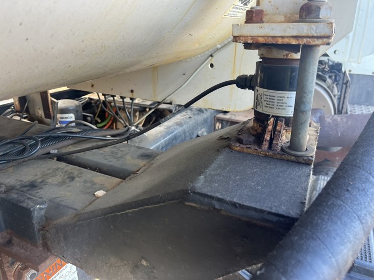 2011-international-7600-image-64