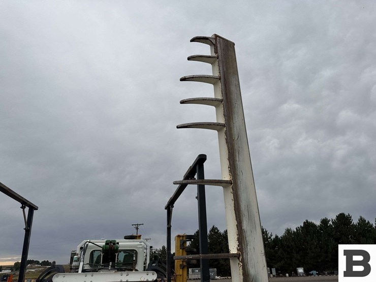 2013-peterbilt-348-image-29