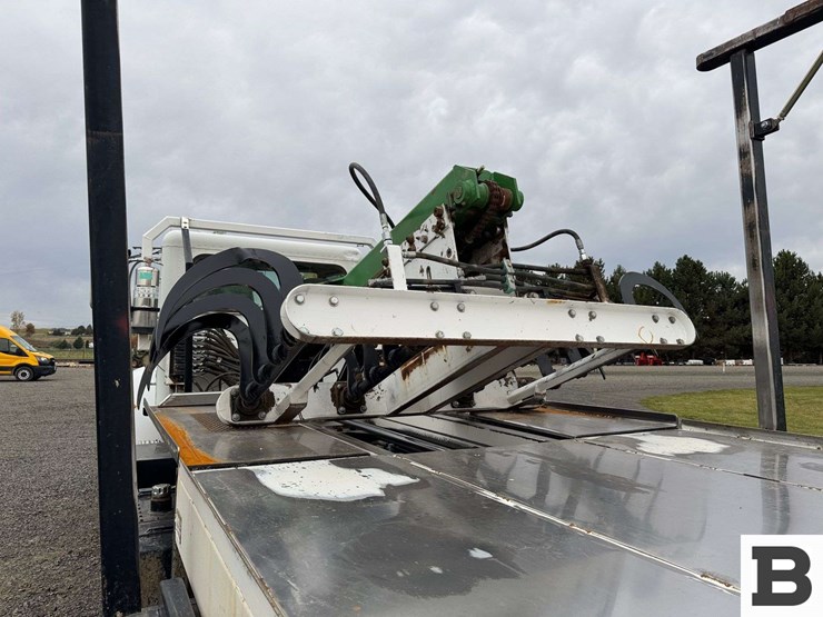 2013-peterbilt-348-image-26